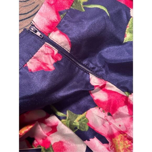 NEW WITH TAGS Beautiful Lady’s Sequin Hearts Womens Navy Floral Print midi A-Lin - Picture 4 of 9